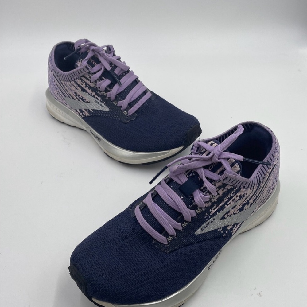 Brooks Women’s 
Size 8.5 Navy and Lavender